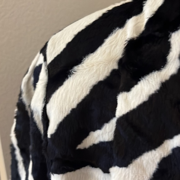 Beautiful fur leopard coat - Picture 5 of 9